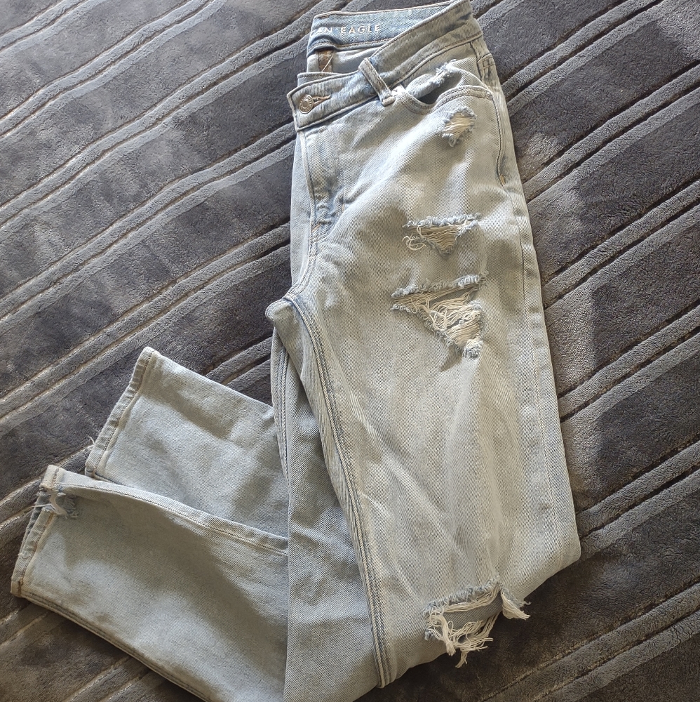 AE VRise Crossover Mom Jeans 0